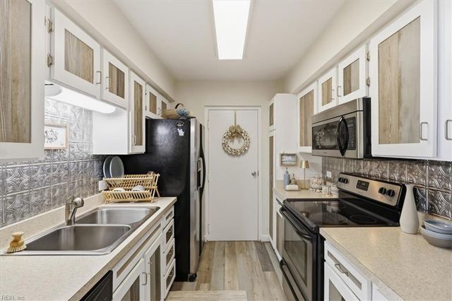 3288 Page Ave Apt 1013, Virginia Beach, VA 23451