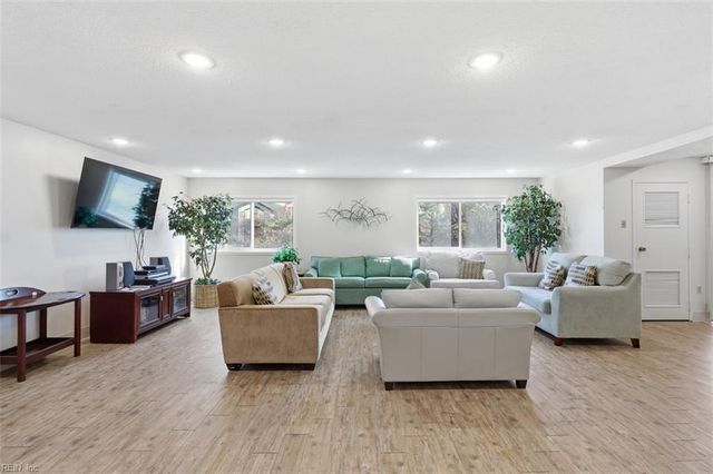 3288 Page Ave Apt 1013, Virginia Beach, VA 23451