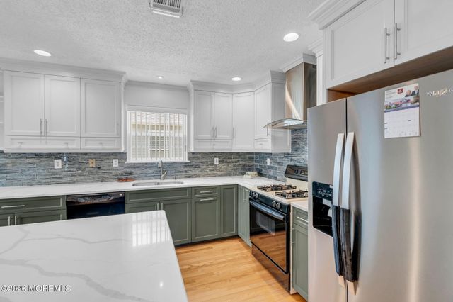 12 Blackpool Way, Toms River, NJ 08757
