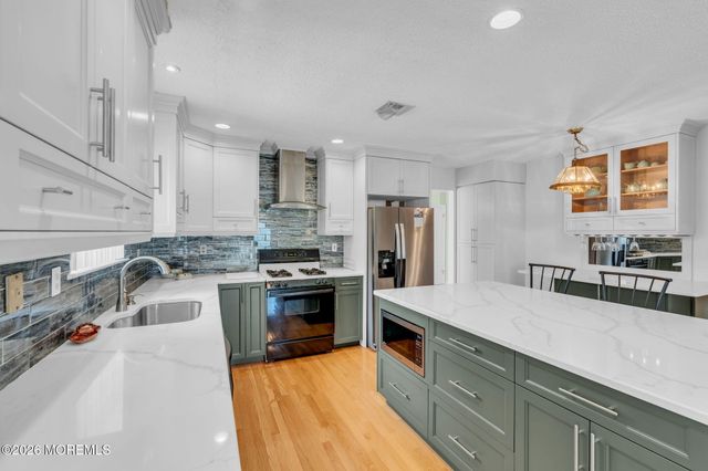 12 Blackpool Way, Toms River, NJ 08757