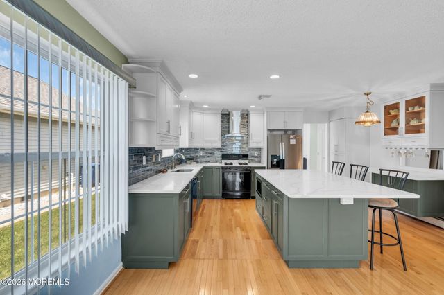 12 Blackpool Way, Toms River, NJ 08757