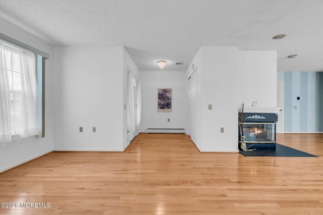 12 Blackpool Way, Toms River, NJ 08757