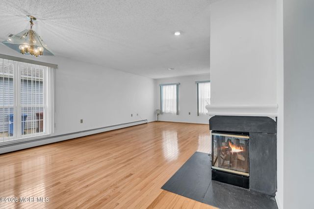 12 Blackpool Way, Toms River, NJ 08757