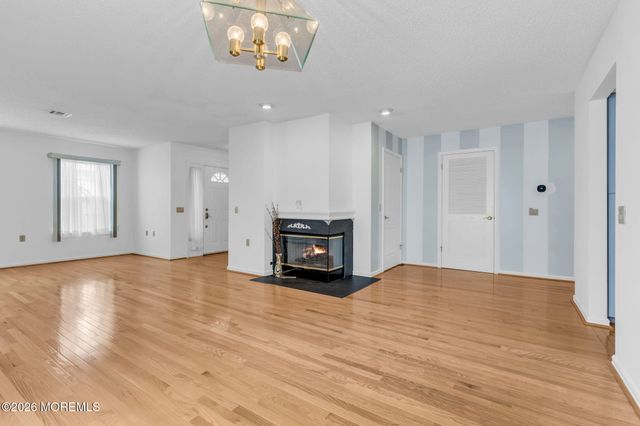 12 Blackpool Way, Toms River, NJ 08757