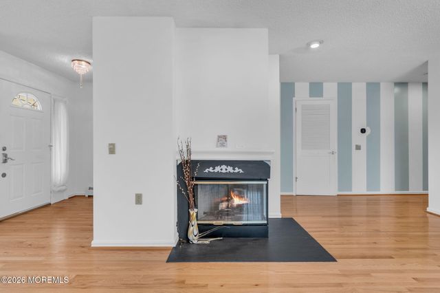 12 Blackpool Way, Toms River, NJ 08757