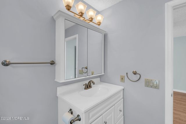 12 Blackpool Way, Toms River, NJ 08757