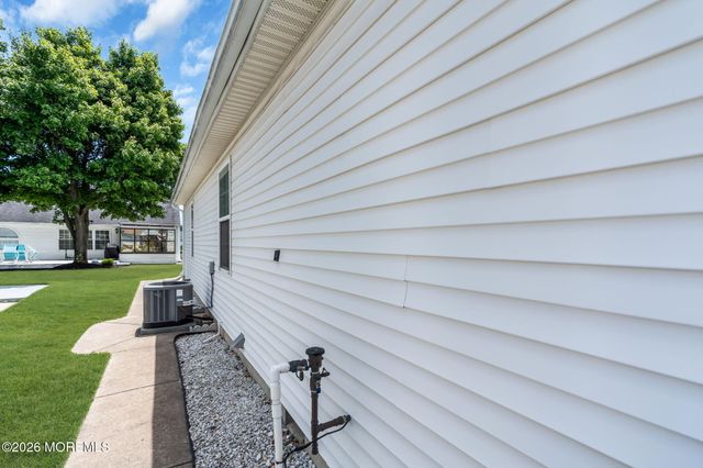 12 Blackpool Way, Toms River, NJ 08757