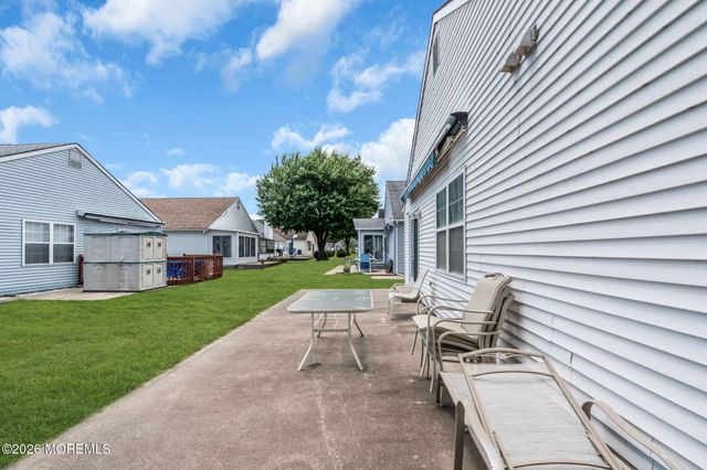 12 Blackpool Way, Toms River, NJ 08757