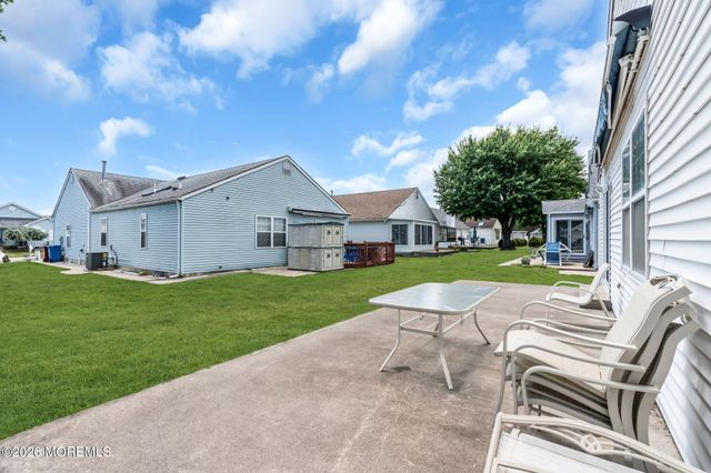 12 Blackpool Way, Toms River, NJ 08757