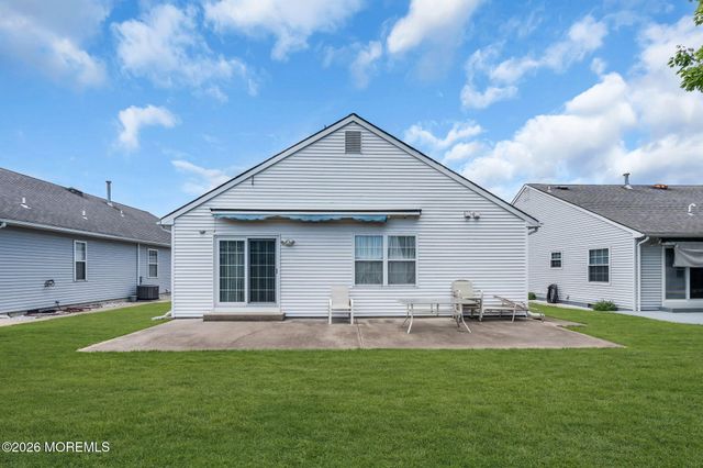 12 Blackpool Way, Toms River, NJ 08757