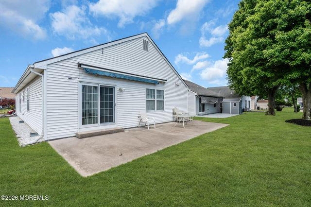 12 Blackpool Way, Toms River, NJ 08757
