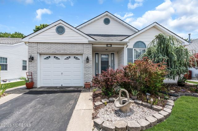 12 Blackpool Way, Toms River, NJ 08757