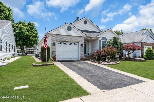 12 Blackpool Way, Toms River, NJ 08757