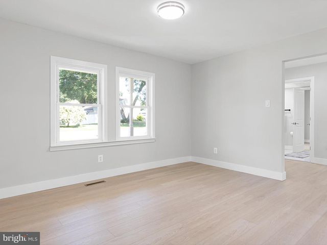 37 ANGLIN DR, Newark, DE 19713