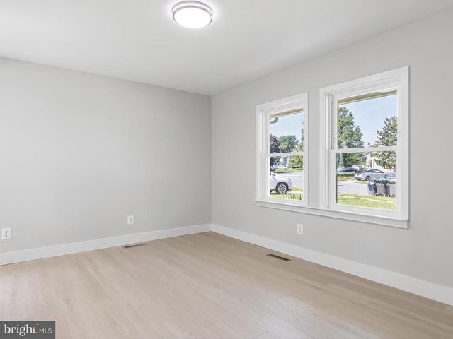 37 ANGLIN DR, Newark, DE 19713