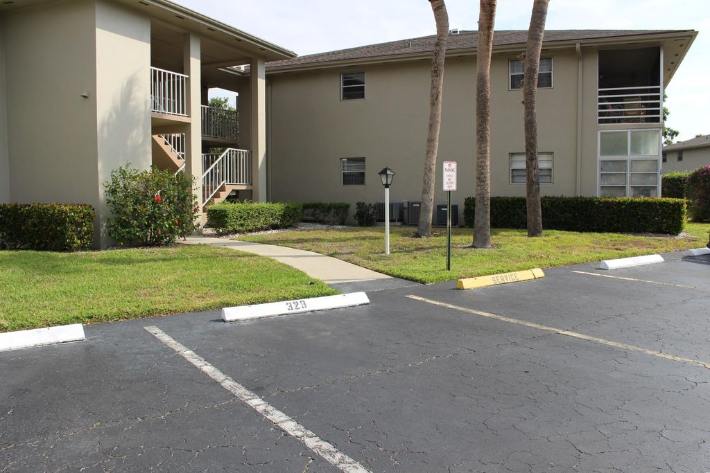 30 Lake Vista Trl Apt 205, Port St Lucie, FL 34952