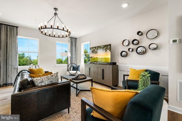 35 E FRONT ST, Bridgeport, PA 19405