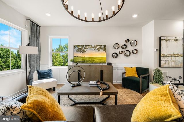 35 E FRONT ST, Bridgeport, PA 19405