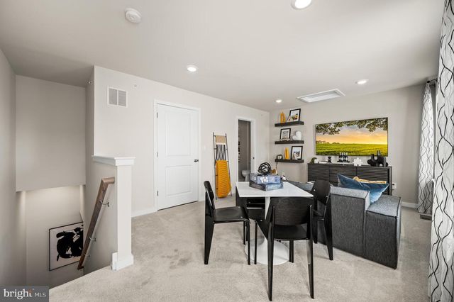 35 E FRONT ST, Bridgeport, PA 19405