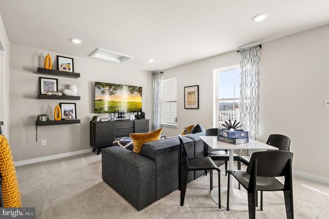 35 E FRONT ST, Bridgeport, PA 19405