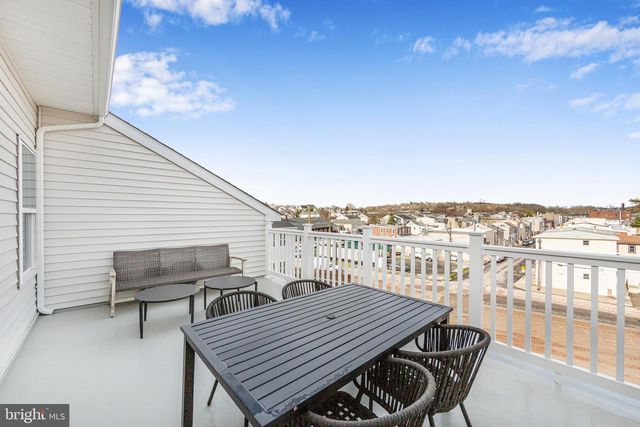 35 E FRONT ST, Bridgeport, PA 19405