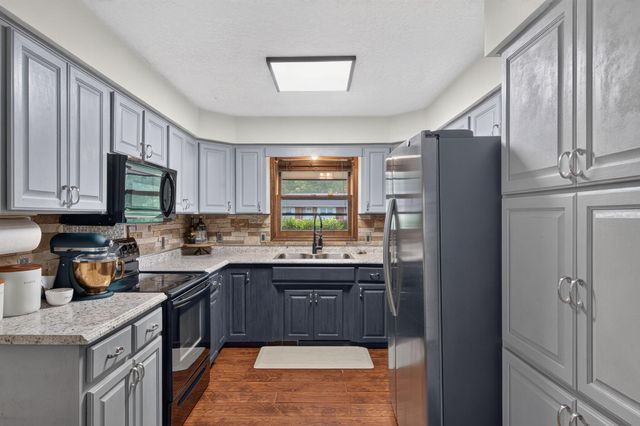 4455 S Ridgecrest Drive, Springfield, MO 65810