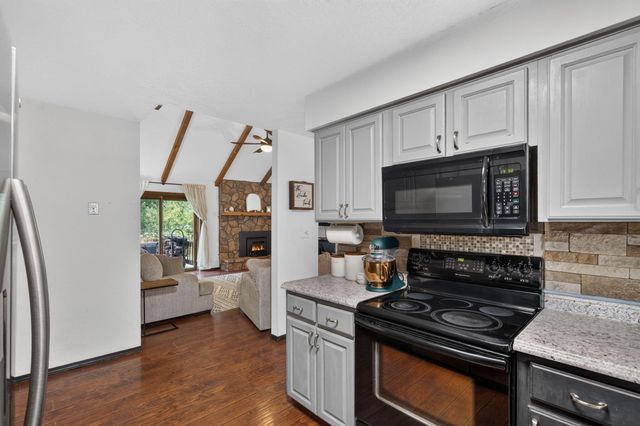 4455 S Ridgecrest Drive, Springfield, MO 65810