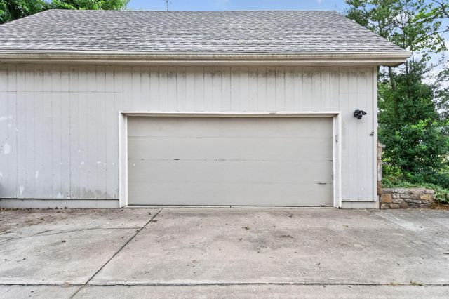 4455 S Ridgecrest Drive, Springfield, MO 65810