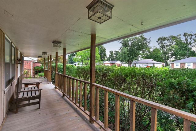 4455 S Ridgecrest Drive, Springfield, MO 65810