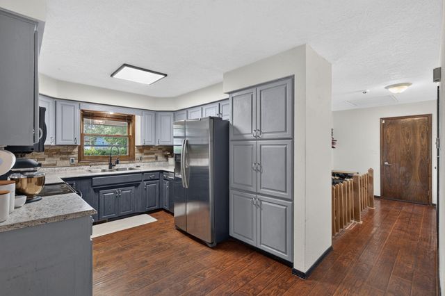 4455 S Ridgecrest Drive, Springfield, MO 65810
