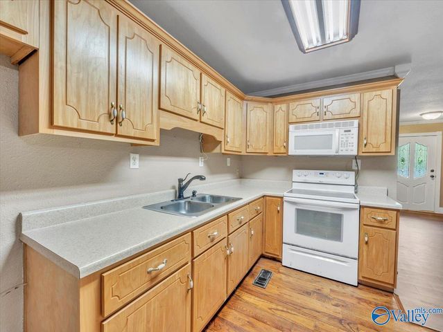 1046 Susan Drive, Fort Payne, AL 35967