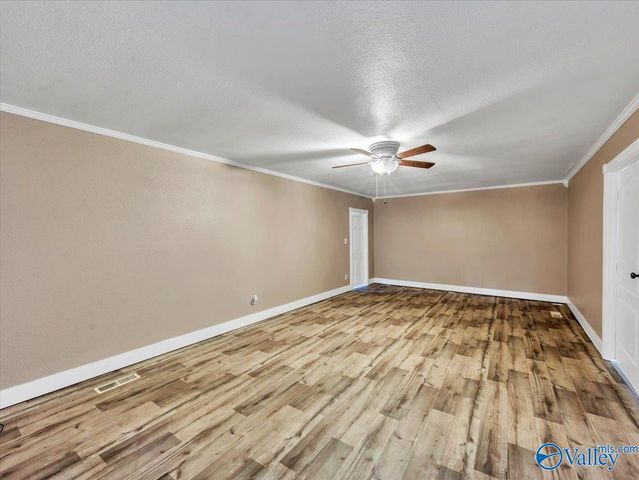 1046 Susan Drive, Fort Payne, AL 35967