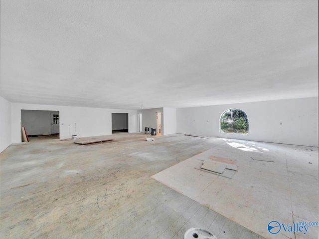 1046 Susan Drive, Fort Payne, AL 35967