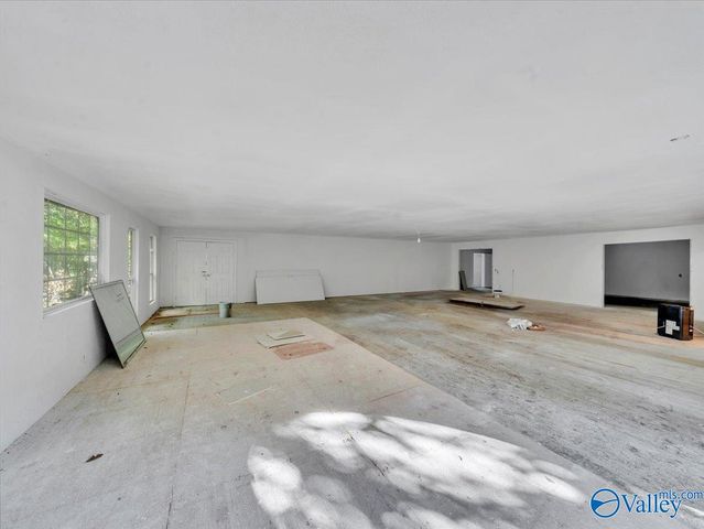 1046 Susan Drive, Fort Payne, AL 35967