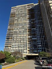 200 Winston 1721, Cliffside Park, NJ 07010