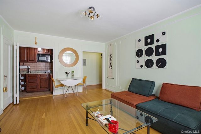 151 Centre 6F, New Rochelle, NY 10805
