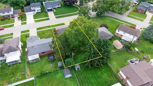 208 Georgia Avenue, Elyria, OH 44035