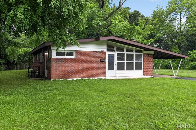 6619 Graybirch Drive, St Louis, MO 63134