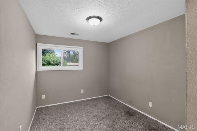 6619 Graybirch Drive, St Louis, MO 63134