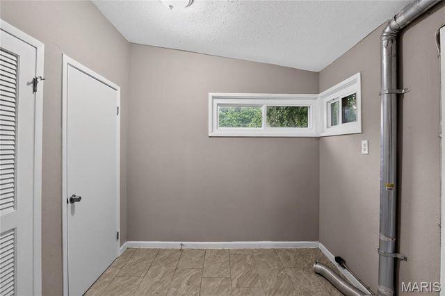 6619 Graybirch Drive, St Louis, MO 63134