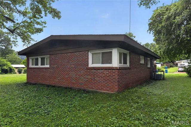 6619 Graybirch Drive, St Louis, MO 63134