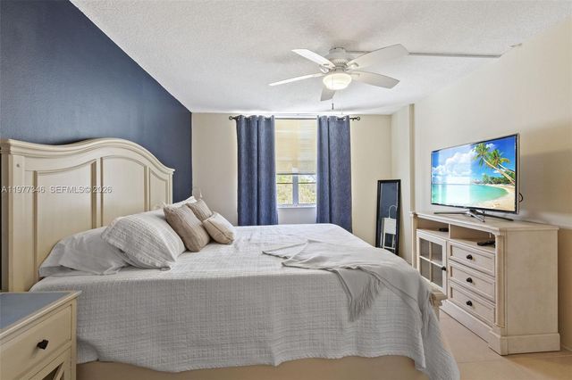 9480 Poinciana Pl 407, Davie, FL 33324