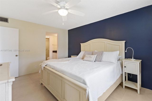 9480 Poinciana Pl 407, Davie, FL 33324