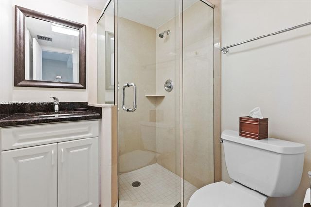 9480 Poinciana Pl 407, Davie, FL 33324