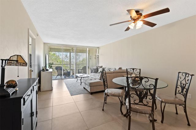 9480 Poinciana Pl 407, Davie, FL 33324