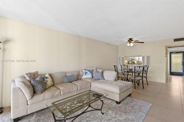 9480 Poinciana Pl 407, Davie, FL 33324