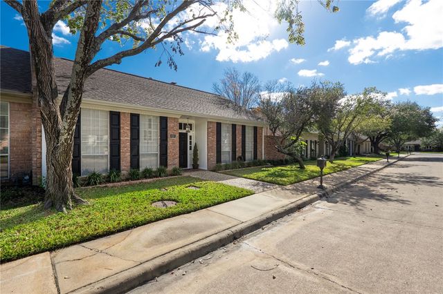808 Dogwood Lane, Bryan, TX 77802