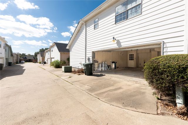 808 Dogwood Lane, Bryan, TX 77802