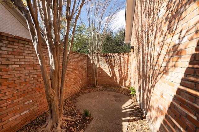 808 Dogwood Lane, Bryan, TX 77802