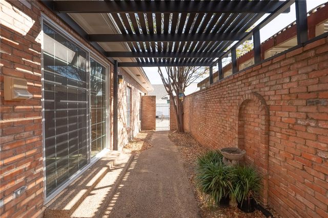 808 Dogwood Lane, Bryan, TX 77802